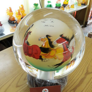 Quả cầu pha lê bát mã