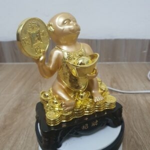 Tượng khỉ vàng chiêu tài góc độ khác