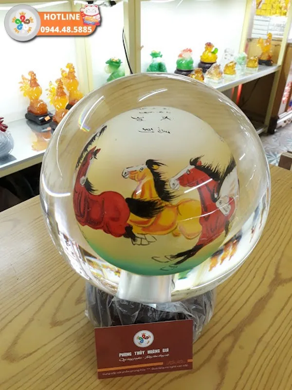 Hình ảnh "Bát Mã" miêu tả tám con ngựa mạnh mẽ và tinh thần bền bỉ đoàn kết của 1 tập thể