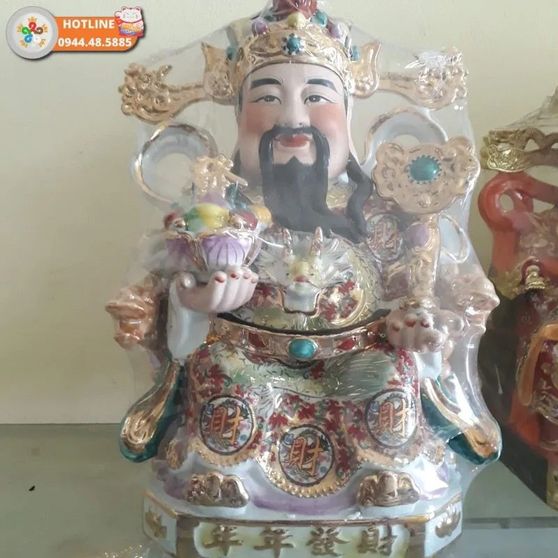 Ông Thần Tài là ai? Cách chọn & đặt tượng Thần Tài đúng chuẩn Mẫu tượng ông Thần Tài phát lộc gốm sứ Niên niên